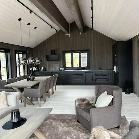 Ny Eksklusiv I Med Perfekt Beliggenhet- Alpin Og *